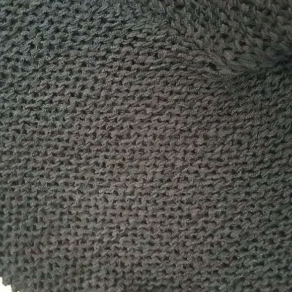 Women's Black loose woven crew neck sweater style & Company size medium - Picture 3 of 3